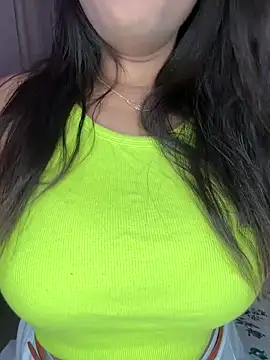 Snapshot of WifyHubby_38 chatting on February 27, 6:52 pm WifyHubby 38 online show from February 27, 6:52 pm