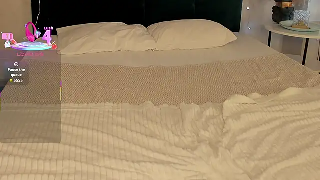 Snapshot of Lina_Kiss_Me chatting on December 15, 2:43 pm Lina Kiss Me online show from December 15, 2:43 pm