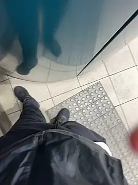 Snapshot of YARASERO-kun chatting on February 12, 9:10 am YARASERO-kun online show from February 12, 9:10 am