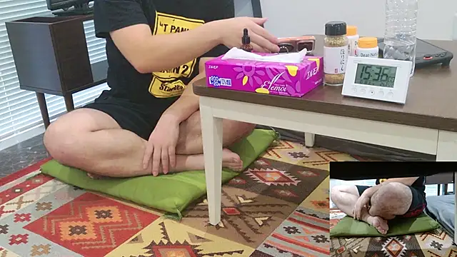 Snapshot of YARASERO-kun chatting on October 18, 6:37 am YARASERO-kun online show from October 18, 6:37 am