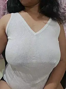 Snapshot of Jassi_Does chatting on November 16, 1:49 pm Jassi Does online show from November 16, 1:49 pm