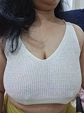 Snapshot of Jassi_Does chatting on July 22, 9:06 pm Jassi Does online show from July 22, 9:06 pm