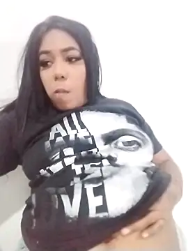 Snapshot of emma_purple_ chatting on March 16, 11:14 pm emma purple online show from March 16, 11:14 pm