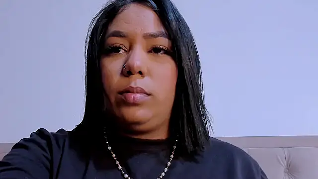 Snapshot of emma_purple_ chatting on March 21, 6:18 pm emma purple online show from March 21, 6:18 pm