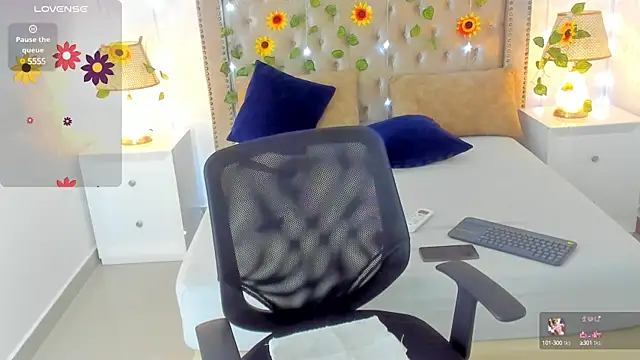 CandieGilson   online show from March 11, 6:41 pm