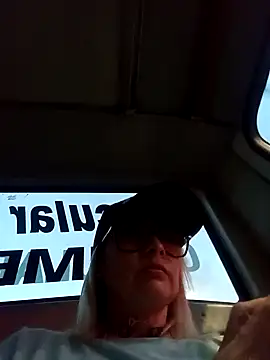 CandieGilson   online show from September 15, 10:48 am