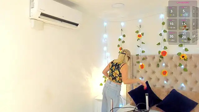 CandieGilson   online show from October 6, 12:46 pm