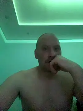 Snapshot of Krzysiekg123 chatting on December 15, 9:52 pm Krzysiekg123 online show from December 15, 9:52 pm