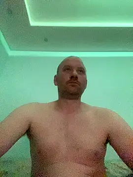 Snapshot of Krzysiekg123 chatting on December 17, 7:42 pm Krzysiekg123 online show from December 17, 7:42 pm