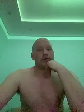 Snapshot of Krzysiekg123 chatting on February 4, 6:25 pm Krzysiekg123 online show from February 4, 6:25 pm