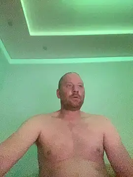 Snapshot of Krzysiekg123 chatting on February 20, 10:54 pm Krzysiekg123 online show from February 20, 10:54 pm