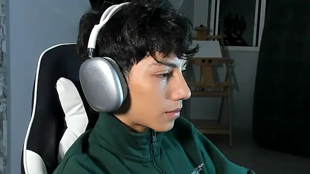 Snapshot of philipe_moonlight_ chatting on March 3, 3:52 am philipe moonlight online show from March 3, 3:52 am