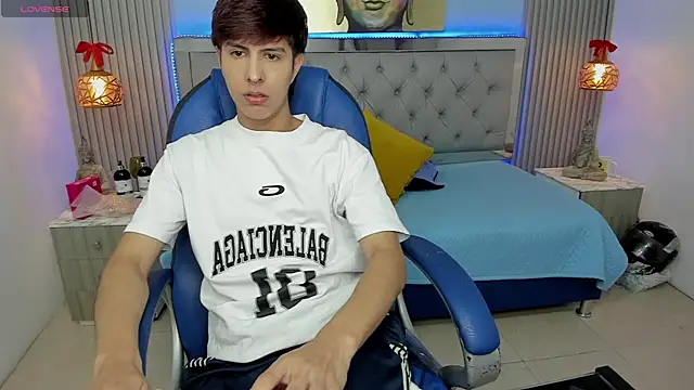 Estiv18  online show from January 14, 1:55 am