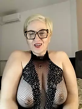 Snapshot of Pumabionda chatting on November 6, 10:21 pm Pumabionda online show from November 6, 10:21 pm