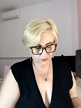 Snapshot of Pumabionda chatting on November 12, 9:47 pm Pumabionda online show from November 12, 9:47 pm