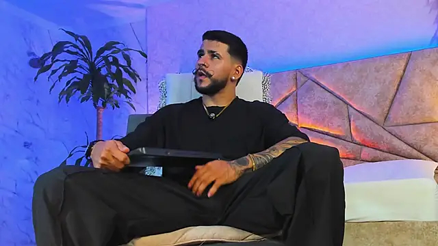 Snapshot of DickGriffith_ chatting on October 5, 11:52 am DickGriffith online show from October 5, 11:52 am