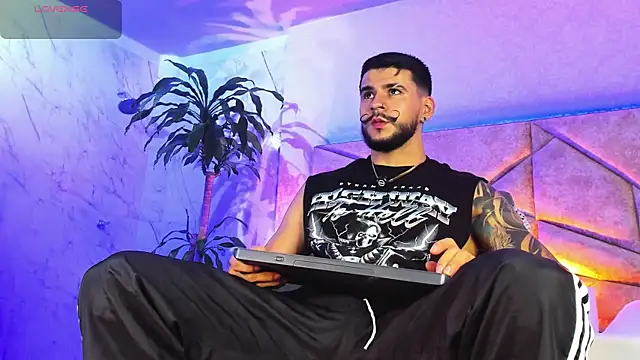 Snapshot of DickGriffith_ chatting on October 6, 12:35 pm DickGriffith online show from October 6, 12:35 pm