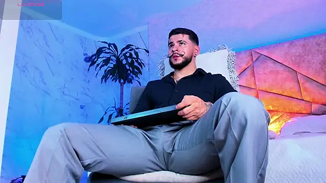 Snapshot of DickGriffith_ chatting on October 12, 11:31 am DickGriffith online show from October 12, 11:31 am