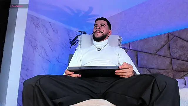 Snapshot of DickGriffith_ chatting on October 19, 12:50 pm DickGriffith online show from October 19, 12:50 pm