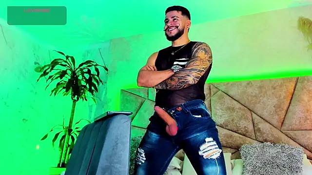 Snapshot of DickGriffith_ chatting on October 29, 10:28 am DickGriffith online show from October 29, 10:28 am