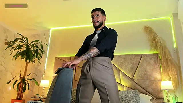 Snapshot of DickGriffith_ chatting on November 2, 11:01 am DickGriffith online show from November 2, 11:01 am