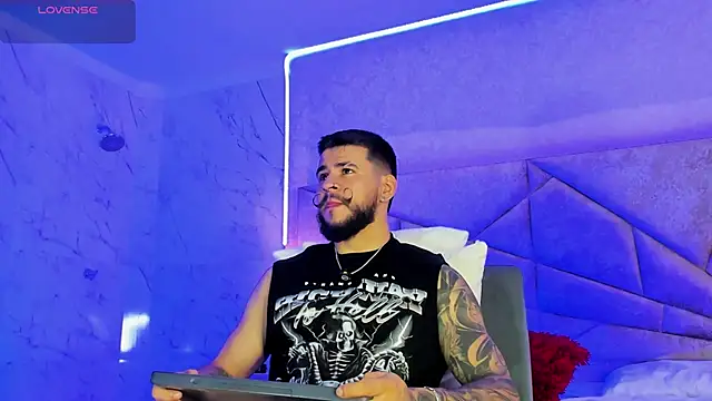 Snapshot of DickGriffith_ chatting on December 4, 1:42 pm DickGriffith online show from December 4, 1:42 pm