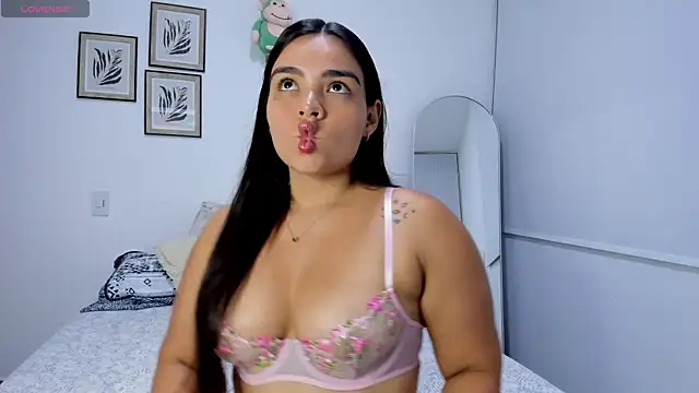 Snapshot of sarita_bigbooty_ chatting on June 17, 12:13 am sarita bigbooty online show from June 17, 12:13 am