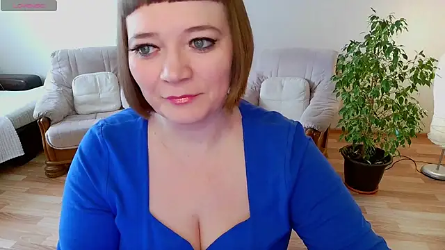 Snapshot of LizaMilfa chatting on February 27, 7:01 am LizaMilfa online show from February 27, 7:01 am