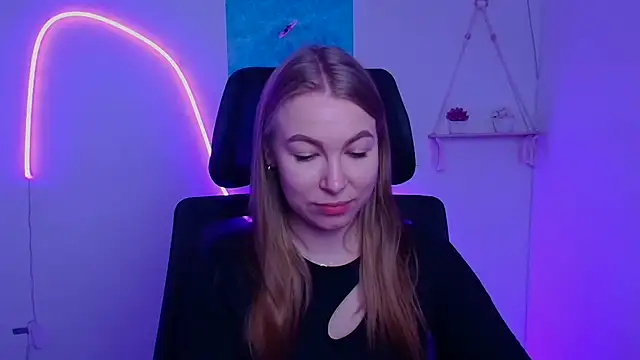 Snapshot of Dana_flowers chatting on December 5, 6:33 am Dana flowers online show from December 5, 6:33 am