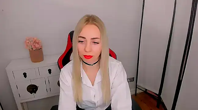Snapshot of MargaritaRose chatting on February 17, 6:37 pm MargaritaRose online show from February 17, 6:37 pm
