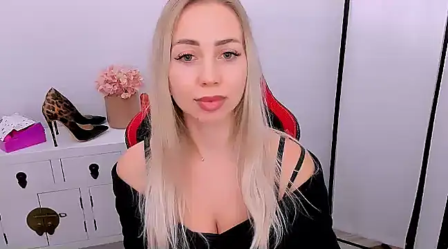 Snapshot of MargaritaRose chatting on March 19, 6:34 pm MargaritaRose online show from March 19, 6:34 pm