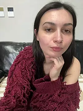 lunalovelee online show from April 8, 1:11 pm