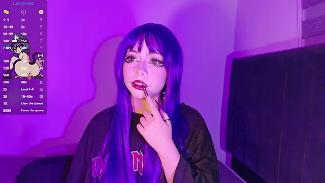 Snapshot of purplelilith3 chatting on July 4, 7:47 am purplelilith3 online show from July 4, 7:47 am