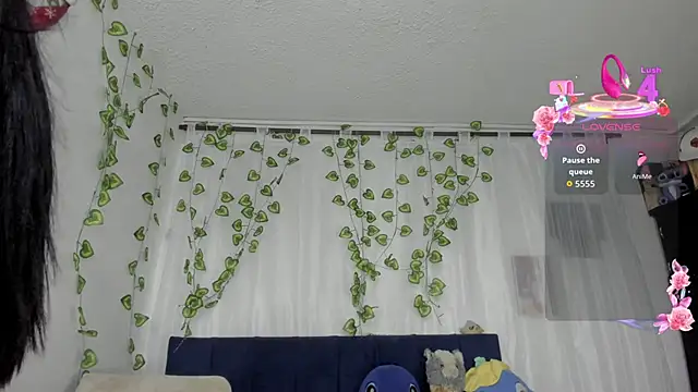 Snapshot of EmiliaRose_ chatting on June 17, 1:19 am EmiliaRose online show from June 17, 1:19 am