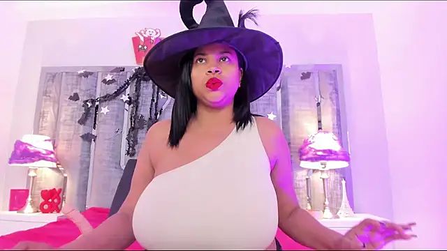 Snapshot of Ciara_Benet chatting on October 18, 12:17 pm Ciara Benet online show from October 18, 12:17 pm