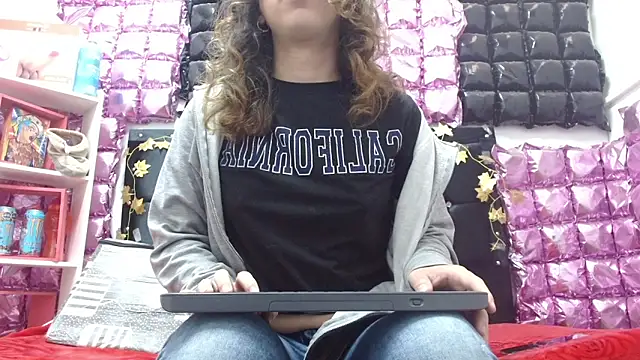 Snapshot of poisondost_hot chatting on October 10, 12:15 pm poisondost hot online show from October 10, 12:15 pm