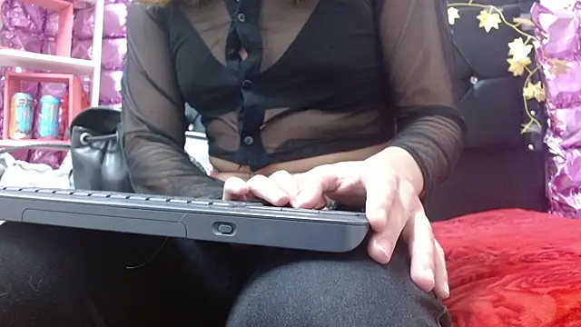 Snapshot of poisondost_hot chatting on October 14, 11:55 am poisondost hot online show from October 14, 11:55 am