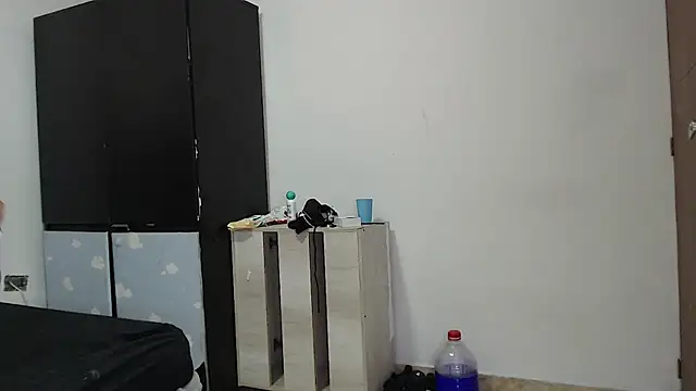 Snapshot of manuel_rey chatting on February 20, 11:21 pm manuel rey online show from February 20, 11:21 pm