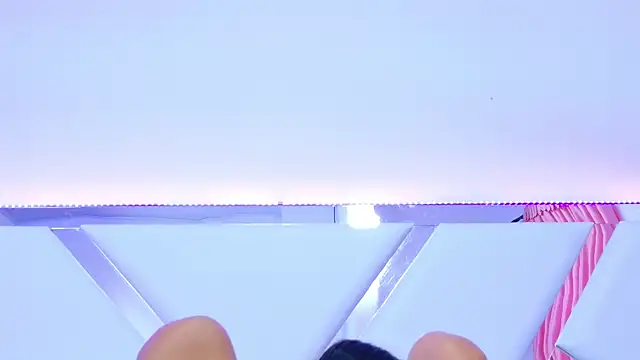 YesyHills online show from March 7, 2:56 pm