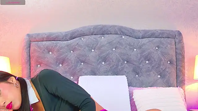 YesyHills online show from March 18, 11:57 am