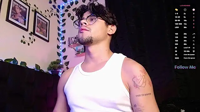 isaac-saenz online show from February 19, 12:46 am