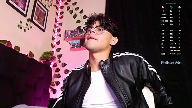 isaac-saenz online show from February 25, 12:58 am