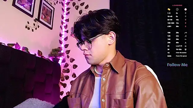 isaac-saenz online show from February 28, 1:26 am