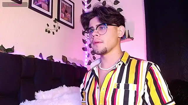 isaac-saenz online show from March 22, 10:15 pm