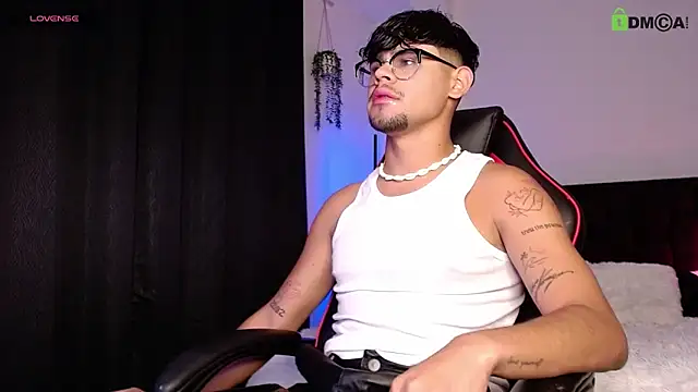 isaac-saenz online show from September 9, 9:58 pm