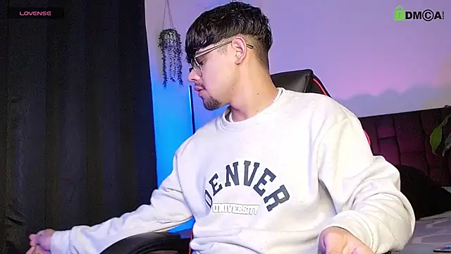 isaac-saenz online show from October 6, 11:02 pm