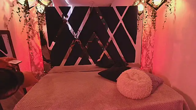 Snapshot of charlotte_bluee chatting on October 1, 6:47 pm charlotte bluee online show from October 1, 6:47 pm