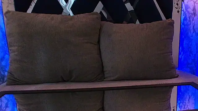 charlotte bluee online show from November 24, 6:51 pm