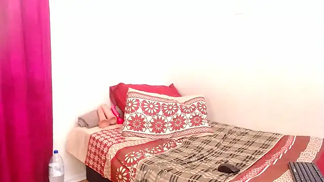 Snapshot of CurvyCutiexx94 chatting on November 11, 6:02 am CurvyCutiexx94 online show from November 11, 6:02 am