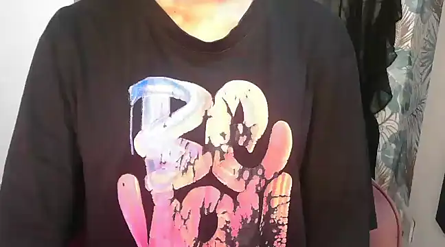 Snapshot of jenifermedow chatting on March 1, 4:37 am jenifermedow online show from March 1, 4:37 am